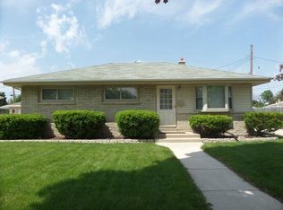 7318 W Verona Ct, Milwaukee, WI 53219