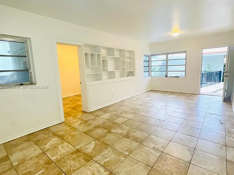 1020 SW 36th Ct — Photo 16