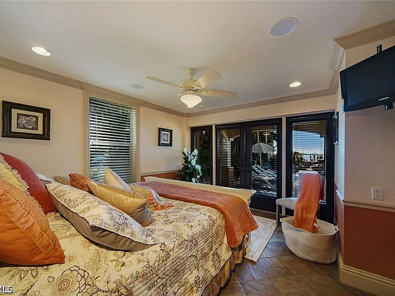 232 Bayshore Dr — Photo 21