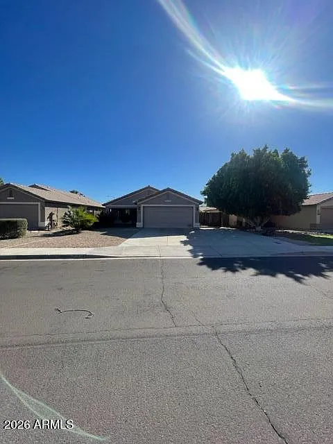 3 bed, 2.0 bath, 1402 sqft, $2,400 — Photo 4