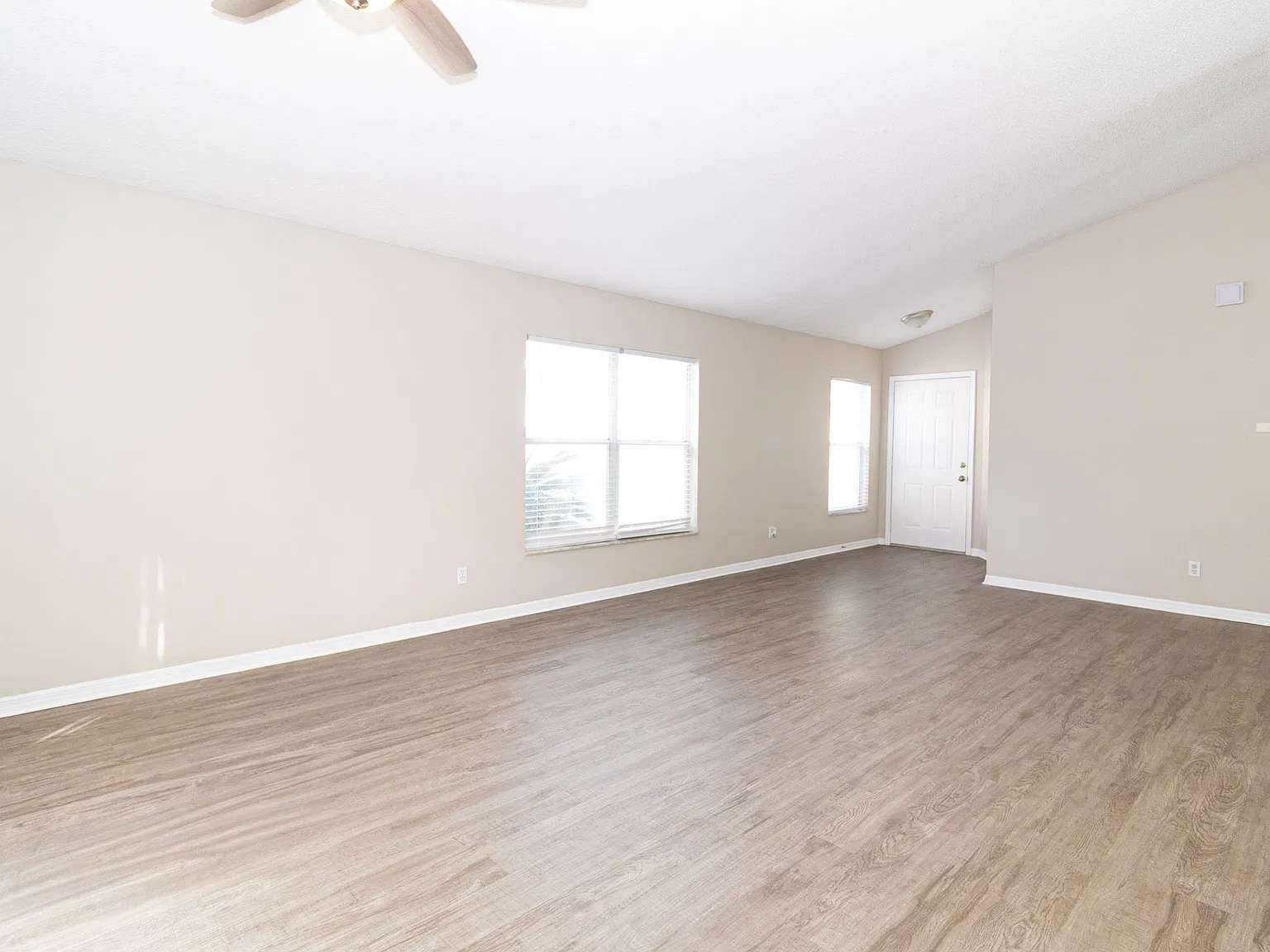 3 bed, 2170 sqft, $2,550 — Photo 3
