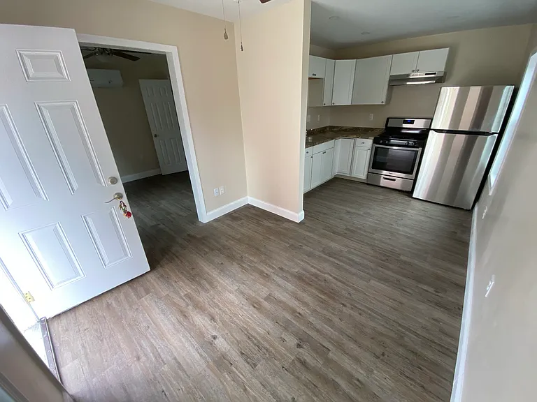 280 4th Ave #101 — Photo 2