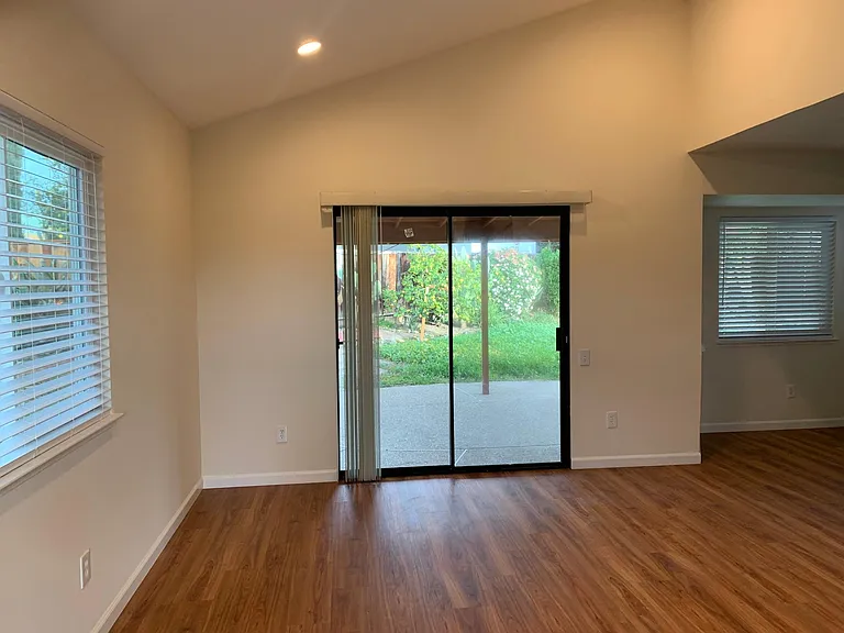 2786 White Acres Dr — Photo 5