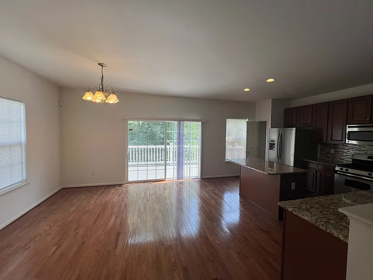 540 Van Dyke Cir — Photo 6