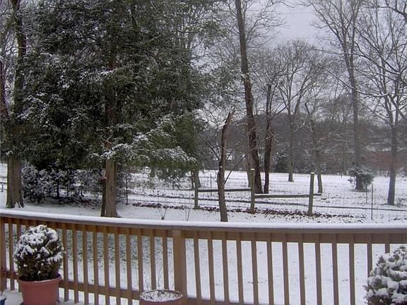 4th image of 612 Treeline Ct
