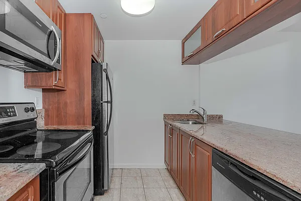 Rented by Farside Realty LLC | media 9