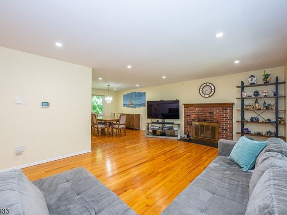 5th image of 11 Southview Rd