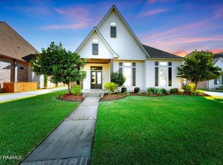 111 Carriage Lakes Dr, Youngsville, LA 70592