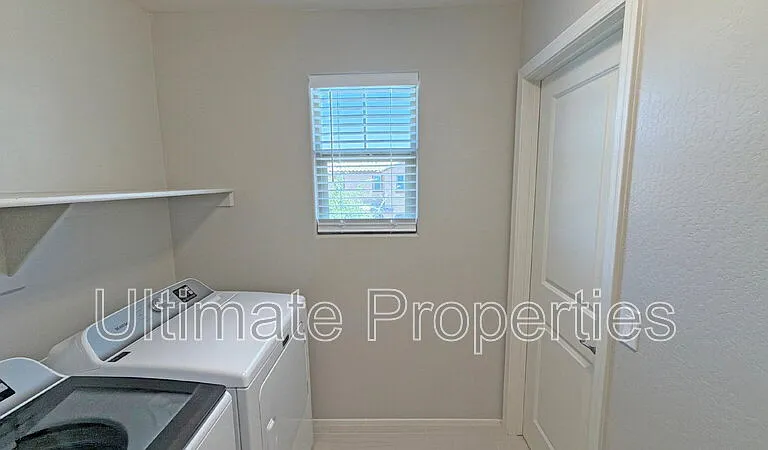 11694 N 166th Dr — Photo 5