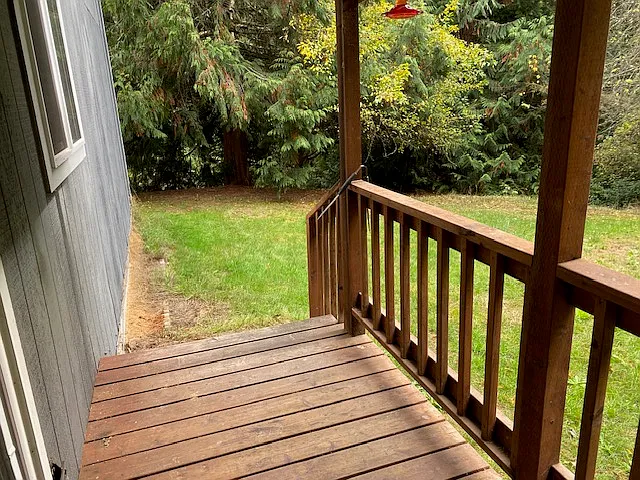 Back deck/stairs to back yard