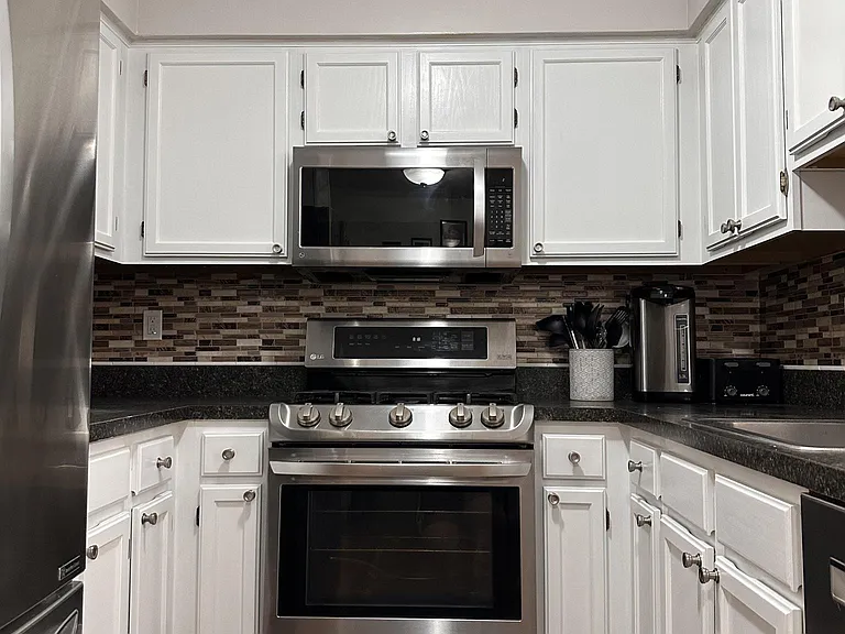 1073 Roseberry Ct — Photo 9