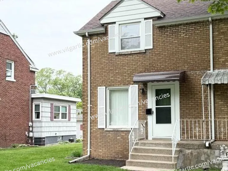 229 Broadmoor Ave — Photo 2
