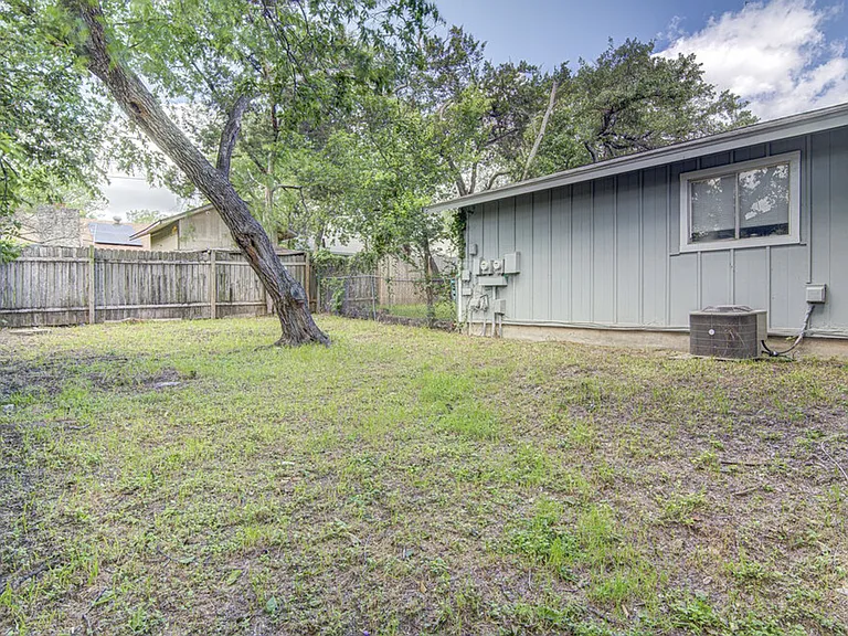819 Sirocco Dr — Photo 17