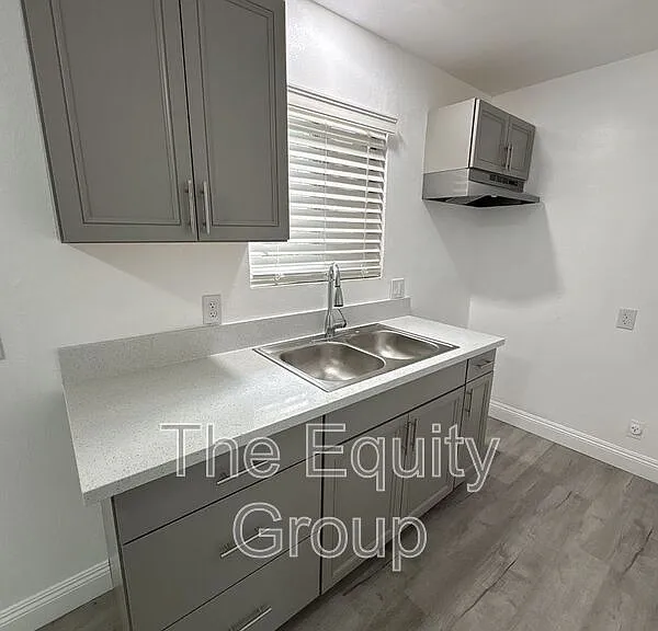 315 NE 3rd Ave #B — Photo 5