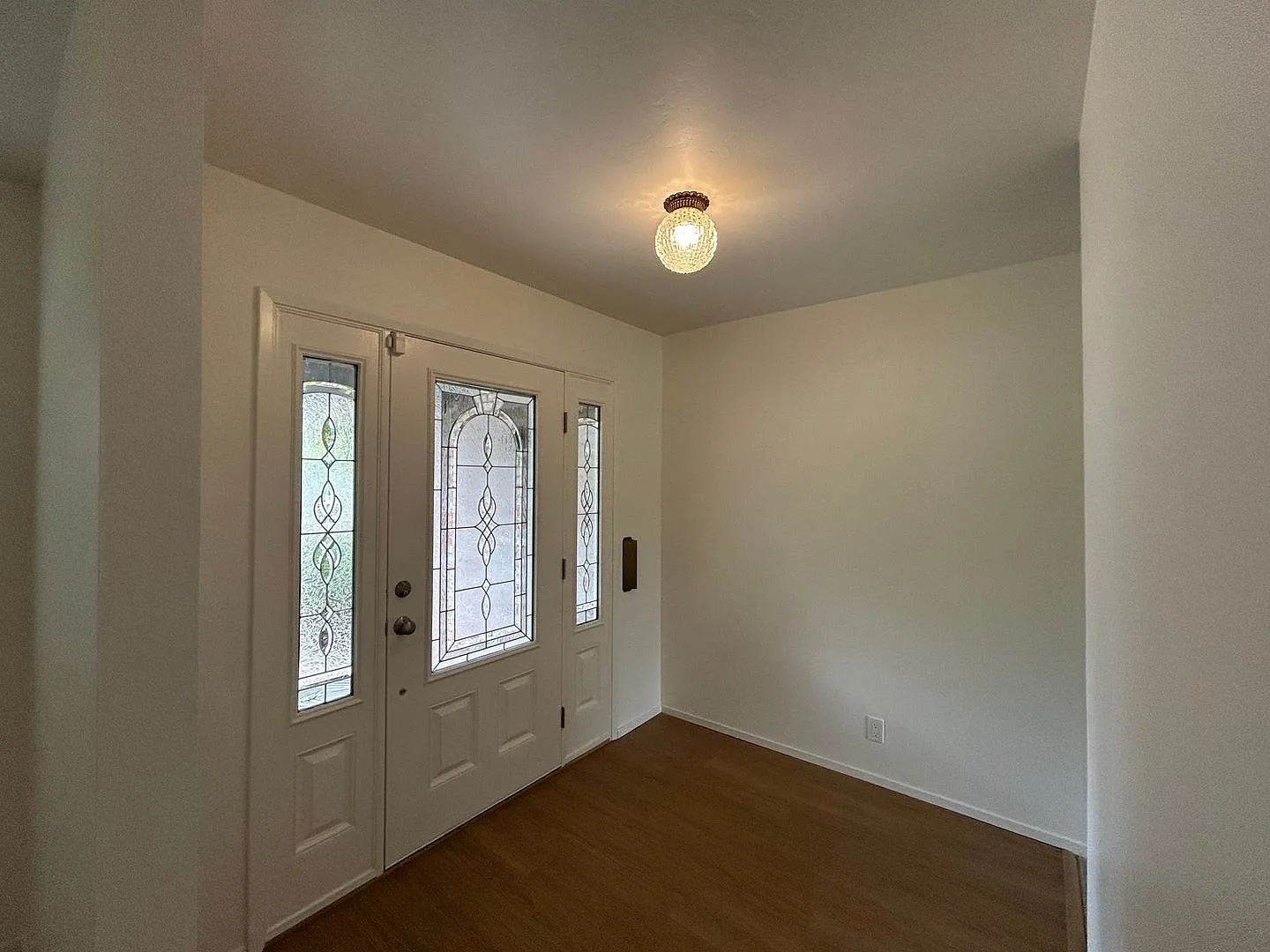 Golf Course Views! Welcome to this charming 2 bedroom, 2 bath home — Photo 2