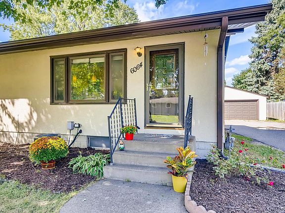 3rd image of 6064 Woodbine Ave