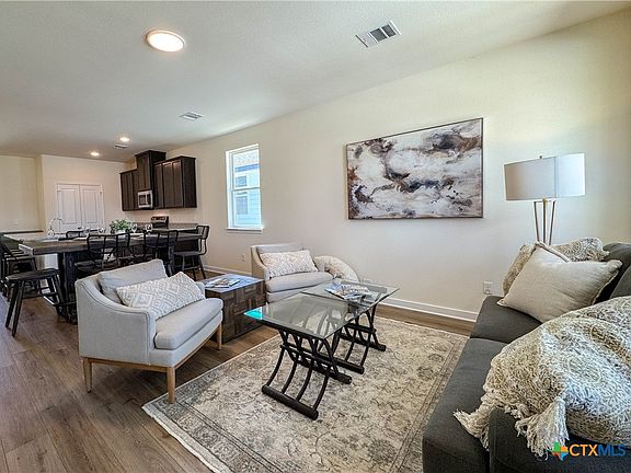 2nd image of 513 E Railroad St #1