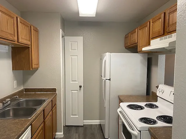 Edinburg Place Apartments - 0306 — Photo 2