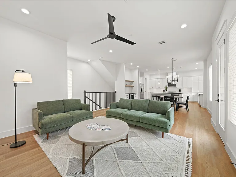 2510 Gray St — Photo 8