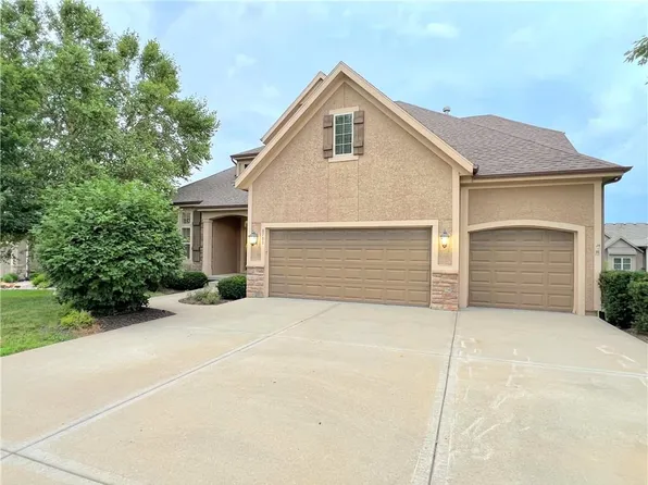 9705 Hastings St, Lenexa, KS 66227