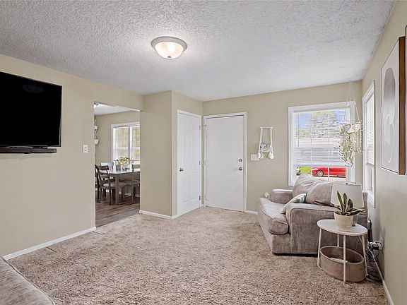 4th image of 225 10th St SE