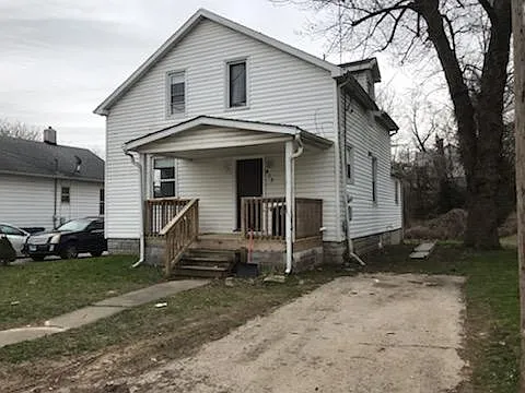 413 Augusta St — Photo 2