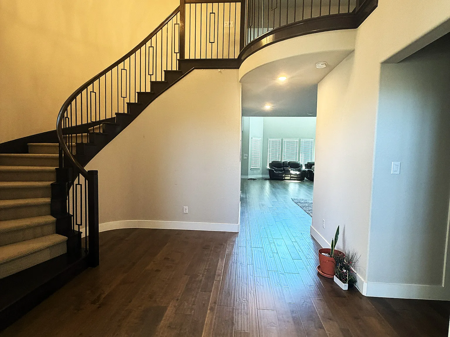 5 bed, 4.5 bath, 3864 sqft, $4,000 — Photo 3