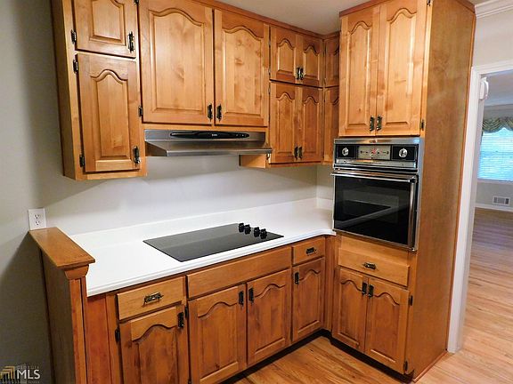 2nd image of 3639 Hickory Cir SE