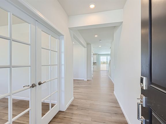 4th image of 1441 Loraine Cir N