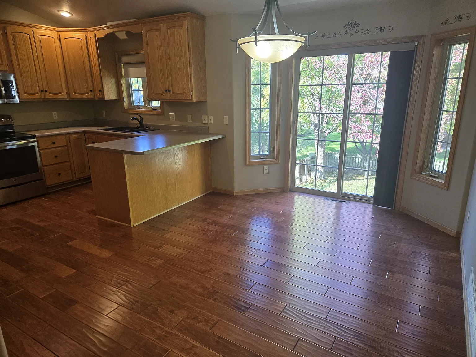 3 bed, 2200 sqft, $2,000 — Photo 4