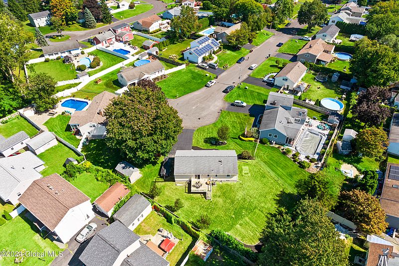 3rd image of 52 Brickley Drive