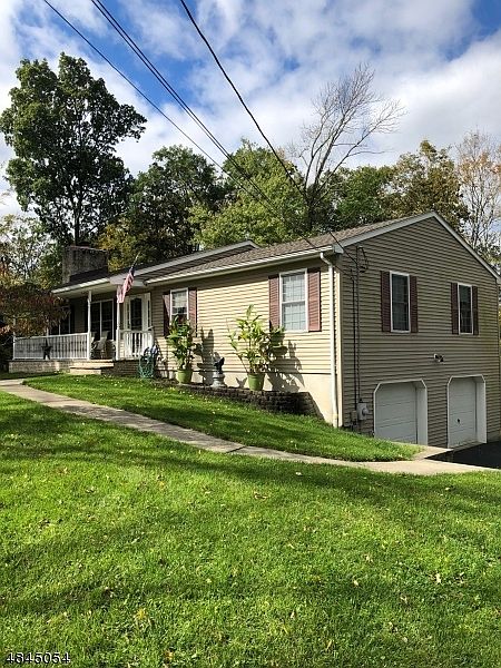 1st image of 935A Cedar Dr