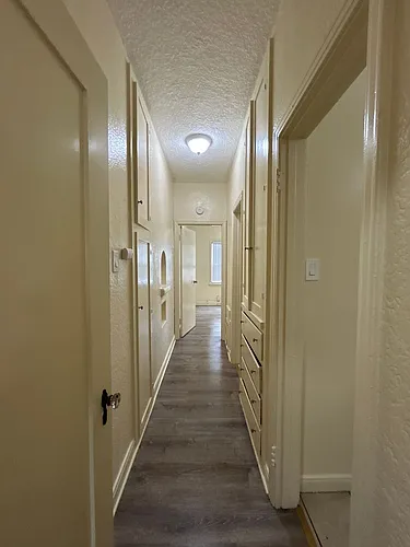 Large Downstairs One Bedroom One Bath! Photo 1