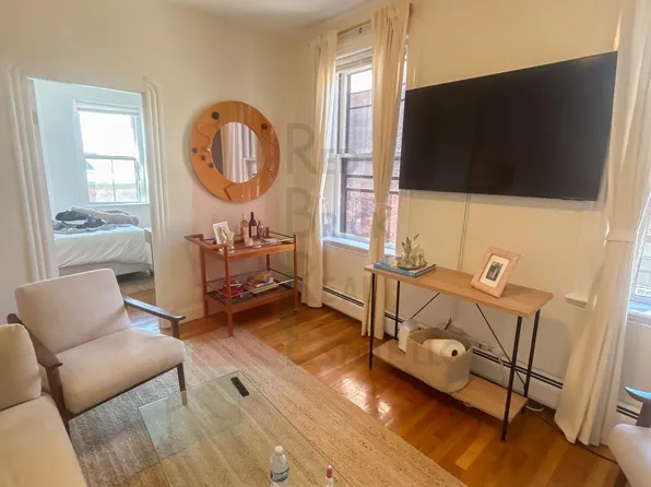 17 Irving St APT 6, Boston, MA 02114