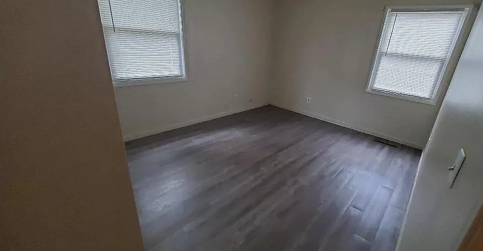 3 bed, 980 sqft, $1,375 — Photo 3