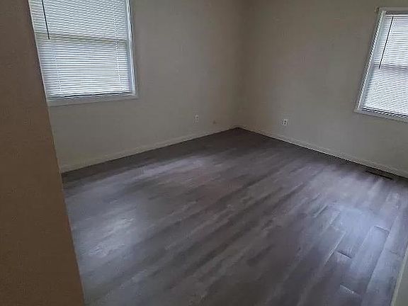 3rd image of 1020 S Eastview Dr