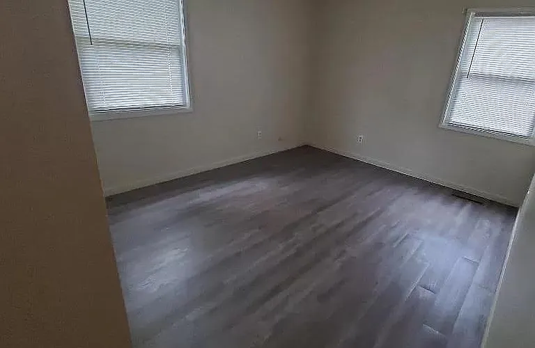 1020 S Eastview Dr — Photo 3