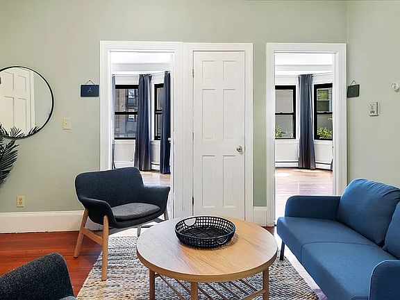 4th image of 132 Chiswick Rd #00A