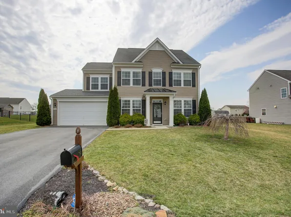 762 Bristol Dr, Greencastle, PA 17225
