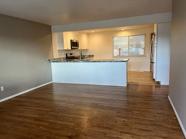 3 bed, 2072 sqft, $3,100 — Photo 3