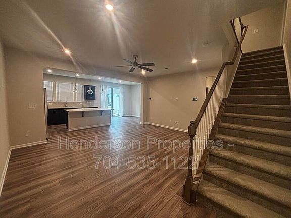 4th image of 3810 Amalia Pl