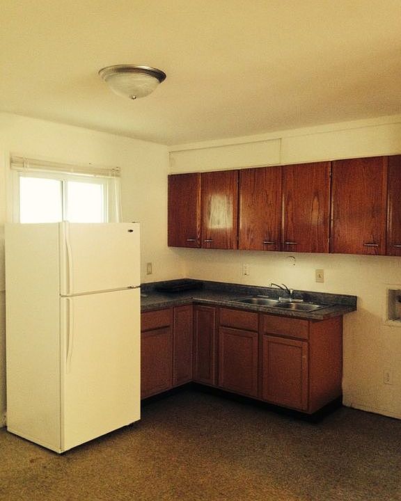 2nd image of 1611 Hedge Rd