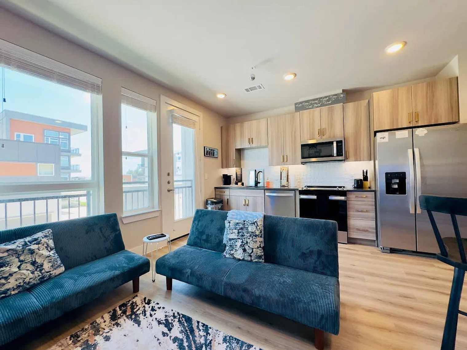 1 bed, 1.0 bath, 893 sqft, $2,684 — Photo 1