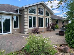 9224 NW Green Hills Rd, Topeka, KS 66618