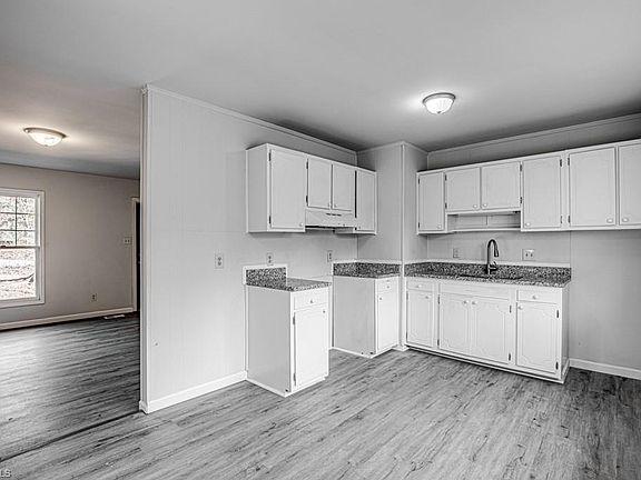 3rd image of 912 Gracewood Dr