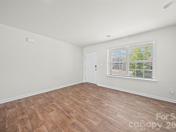 5th image of 2121 Allium Dr