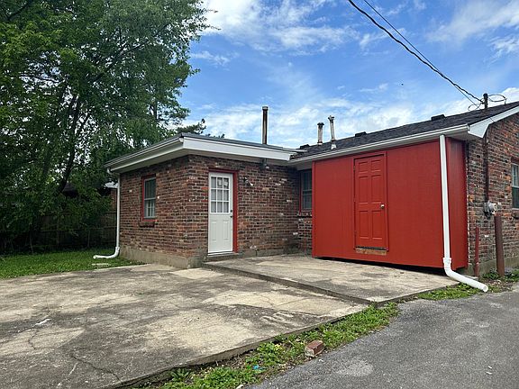 3rd image of 3570 Greenlawn Dr