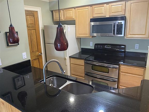 4th image of 246 Afton Sq Unit 203