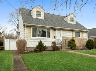 1228 Bernard St, Valley Stream, NY 11580