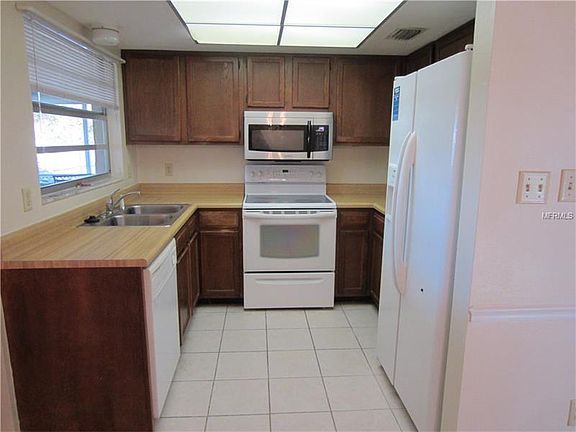 3rd image of 907 N Jerico Dr